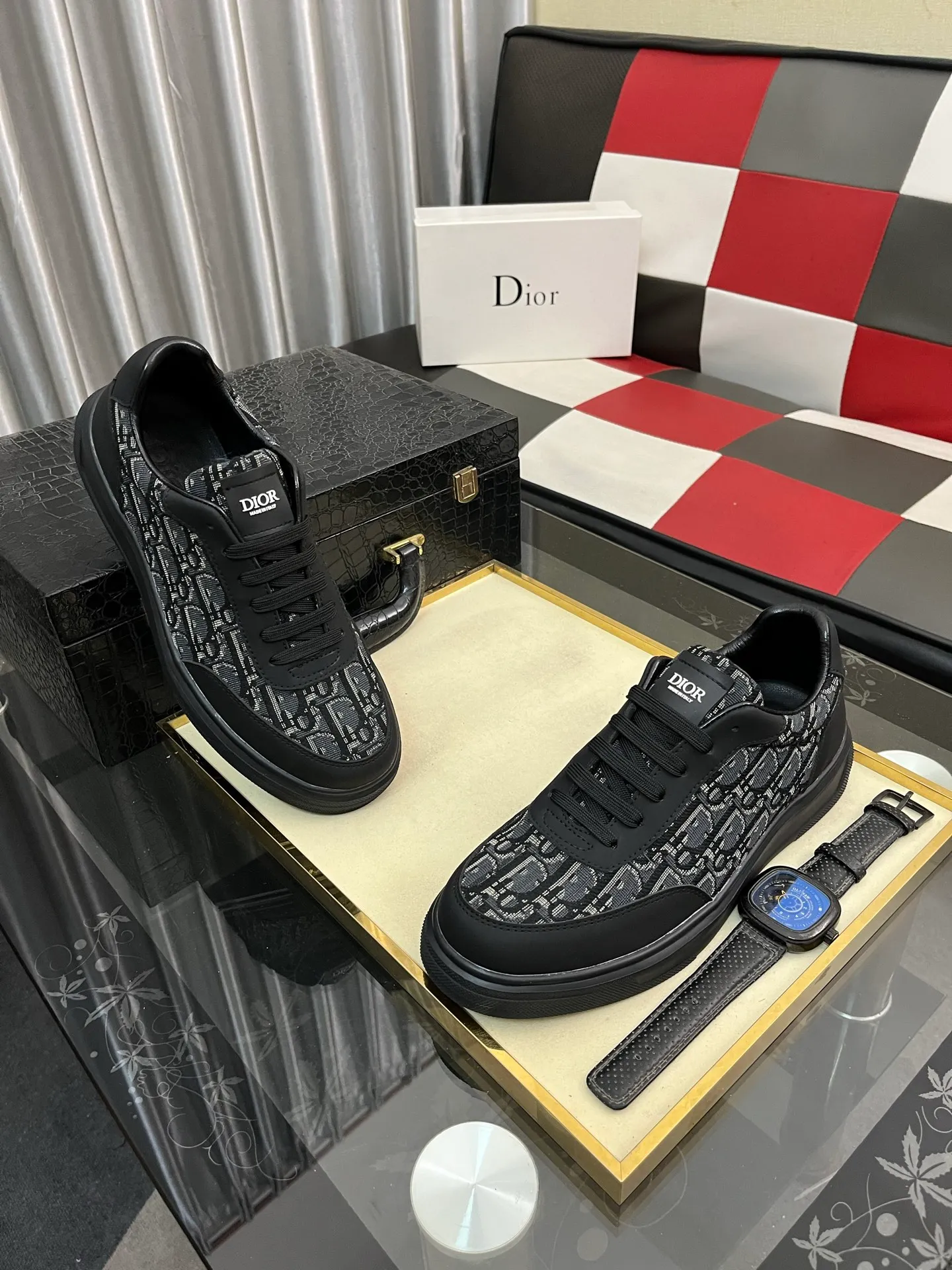 Men's shoes 💰400⌚️⌚️【Dior*DIAO】original quality.~ Unique modern style sneakers. 🏃A must-have casual shoe for trendy men😍😍 Original brand imported from Italy, imported original leather, sheep lining (refuses to discolor and grind feet) Sole: Original sole provided by the original factory, French lazy style design ⚠️Fit to the feet Original quality code number: 38-443️⃣Colors available